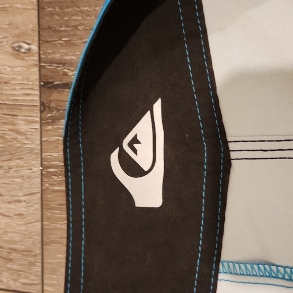 Quicksilver Shorts - Picture 3 of 6